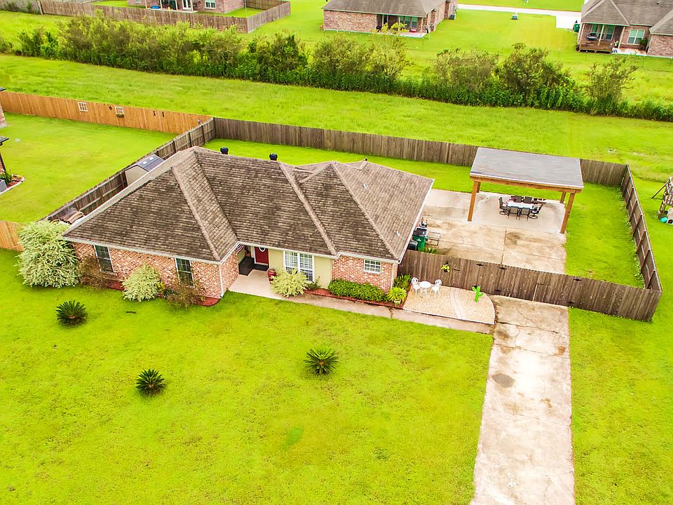4 bedroom home like new