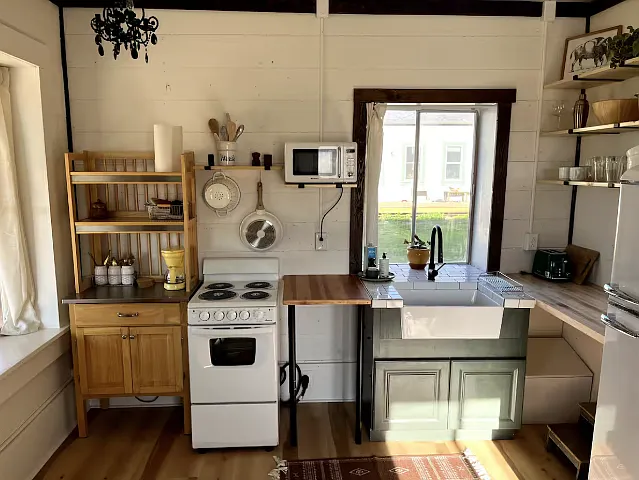 137 Glendenning Rd — Photo 3