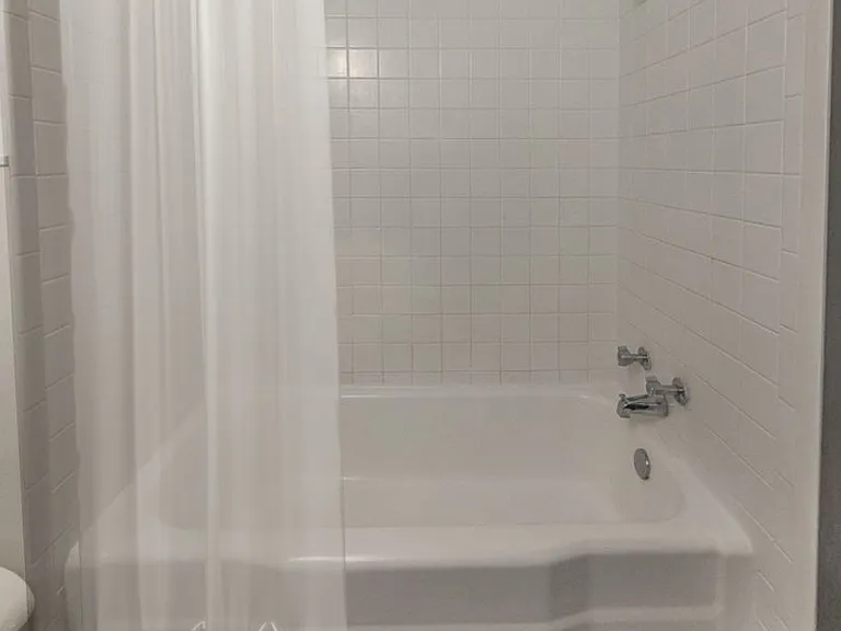 2601 York Ave — Photo 50