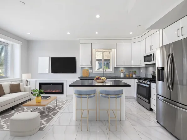 2430 E 41st Ave #1, Vancouver, BC V5R 2W4