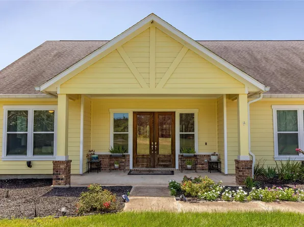 685 Piney Creek Rd, Bellville, TX 77418