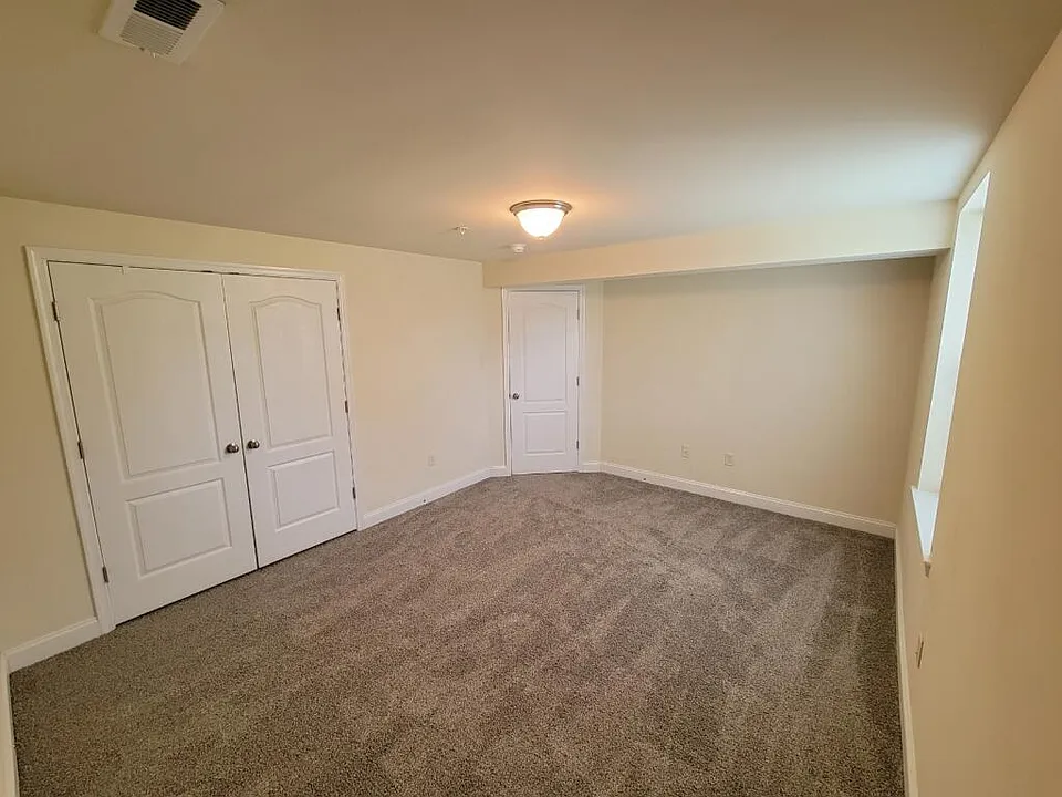 Bedroom ( large closet)