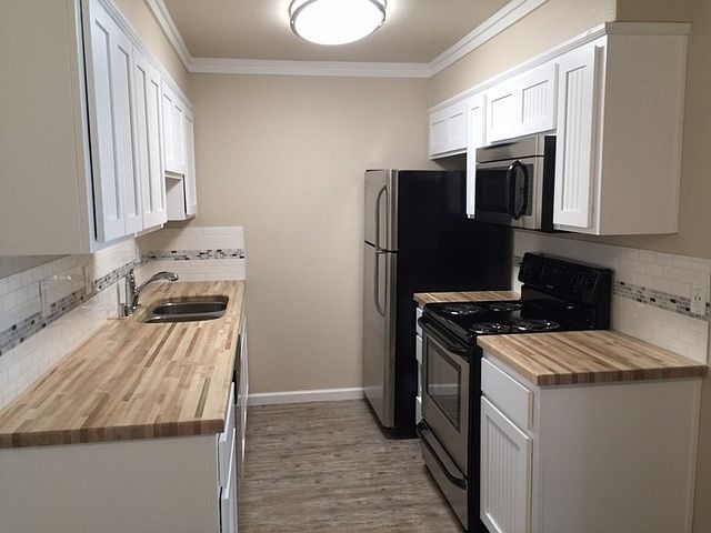 1st image of 2731 La Crescenta Dr APT 10