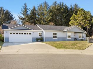 185 Smugglers Cove Way, Crescent City, CA 95531