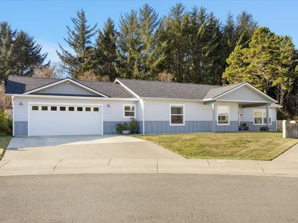 185 Smugglers Cove Way, Crescent City, CA 95531