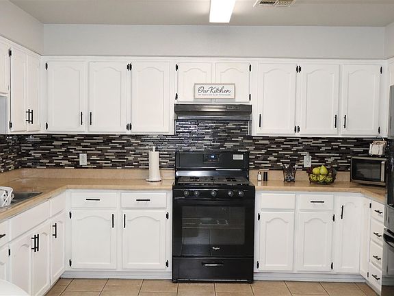 3rd image of 566 S Bingham Way