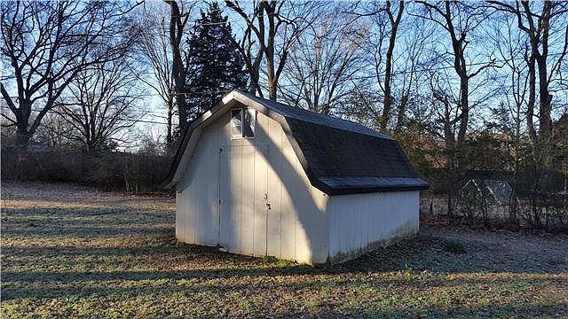 2nd image of 5717 Red Oak Dr