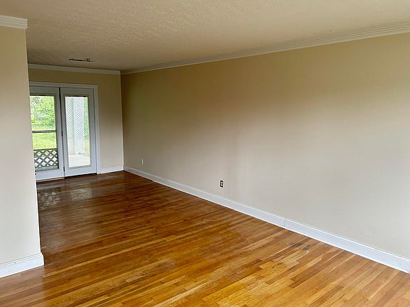 2nd image of 105 Chenault St
