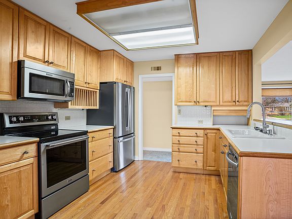 3rd image of 23W749 Bryn Mawr Ave