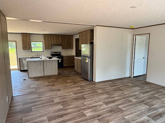 3rd image of 503 Martin Dr