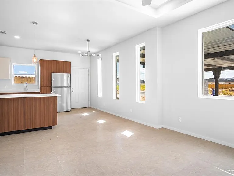 704 N Alexandrite Ave #1 — Photo 3