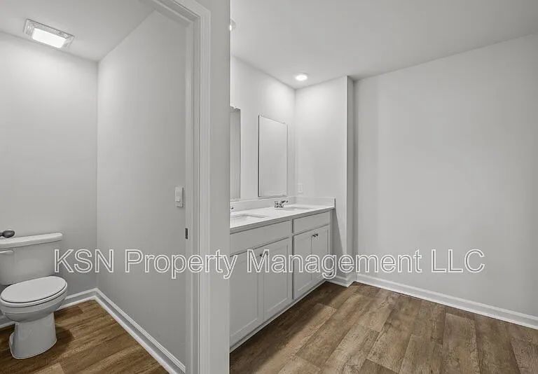 129 Azure Dr — Photo 38