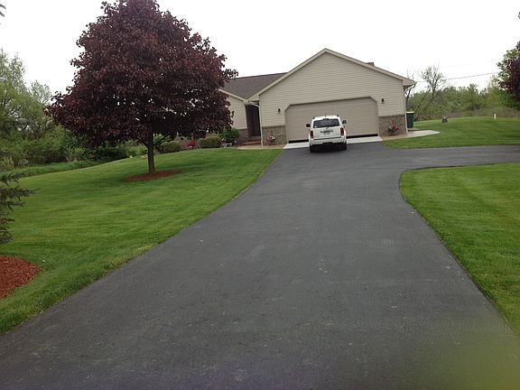 3rd image of 2101 Oakwood Rd