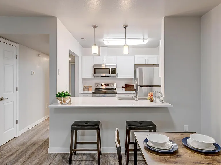 Rock Pointe Apartments — Photo 11