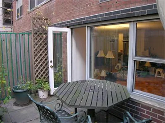 Sold by R New York | media 19