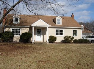 9032 Jackson Ln, Great Falls, VA 22066