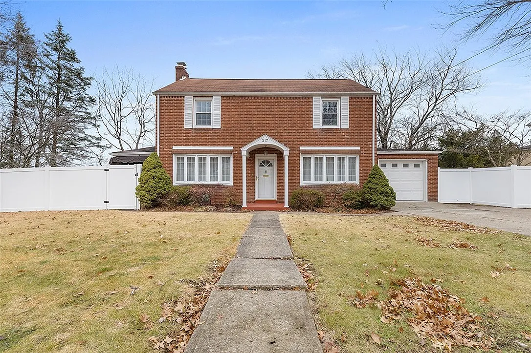 217 Roberta Dr photo 1