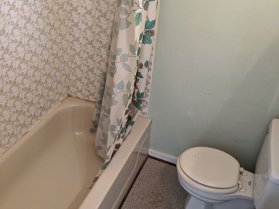 2nd image of 1131 Pleasant St APT D