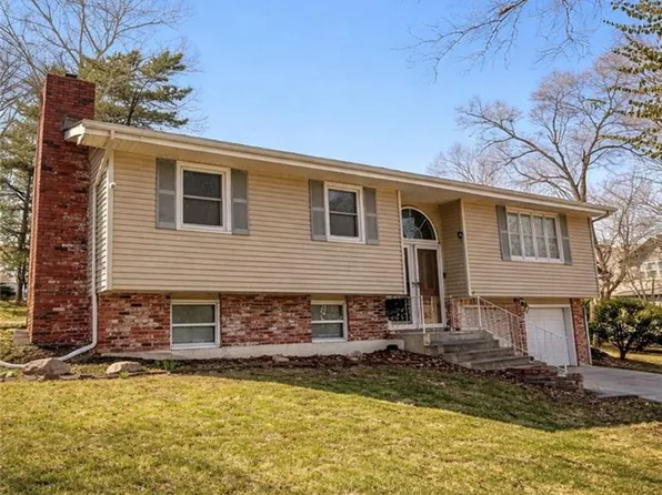 809 Acorn St, Eudora, KS 66025