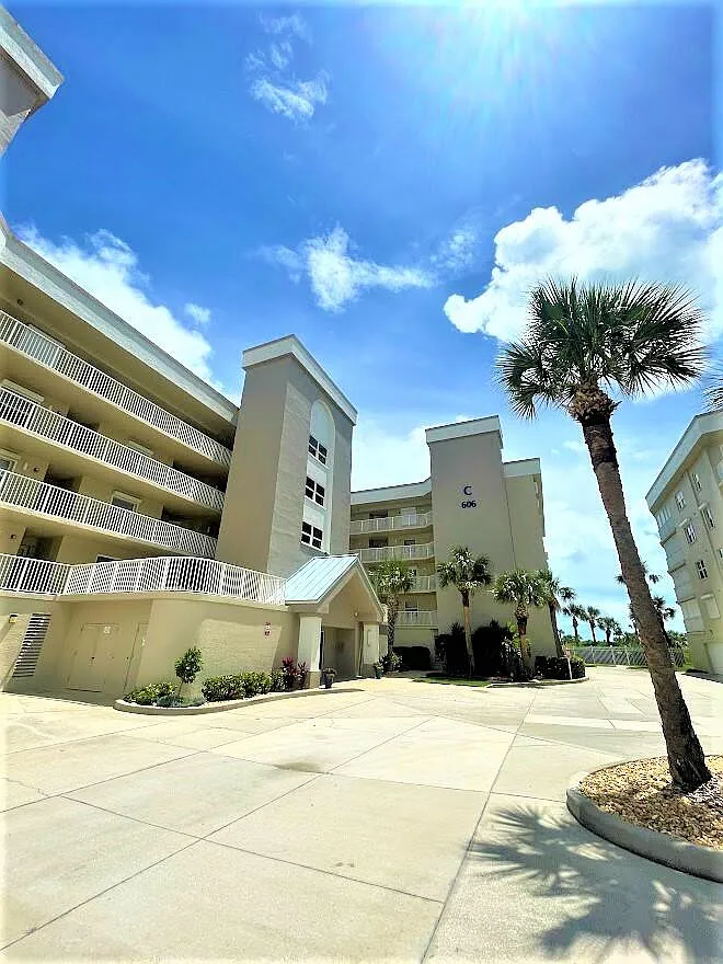 Building Photo - 606 Shorewood Dr #C303