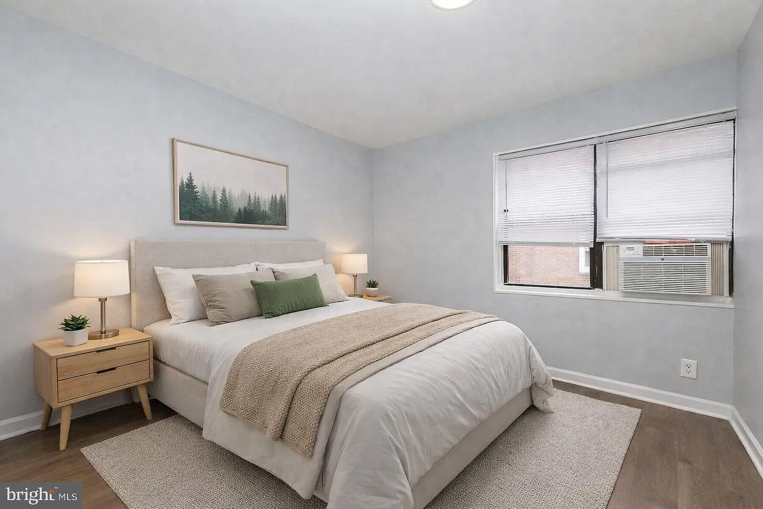 2 bed, 750 sqft, $2,100 — Photo 1