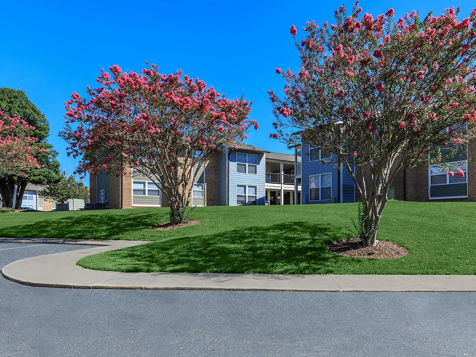 Parkridge Apartments — Photo 2
