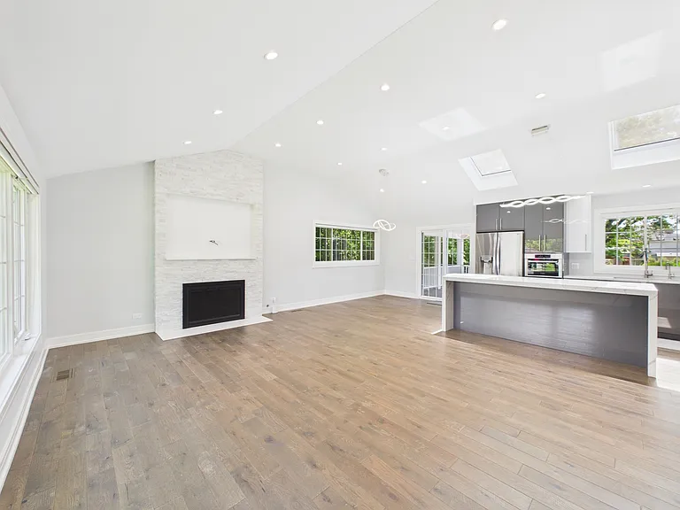 201 E Olive Ave — Photo 8