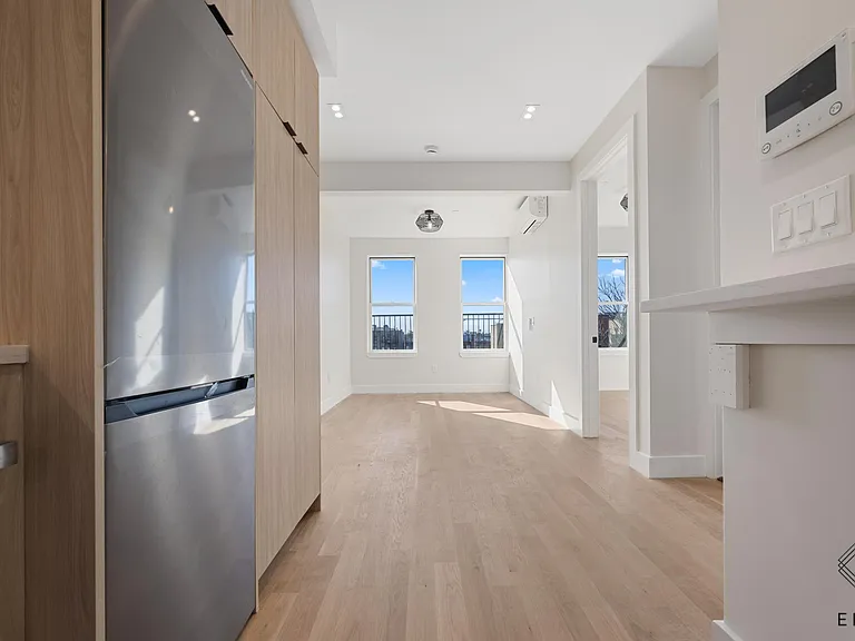 1080 Rogers Ave #4R — Photo 4
