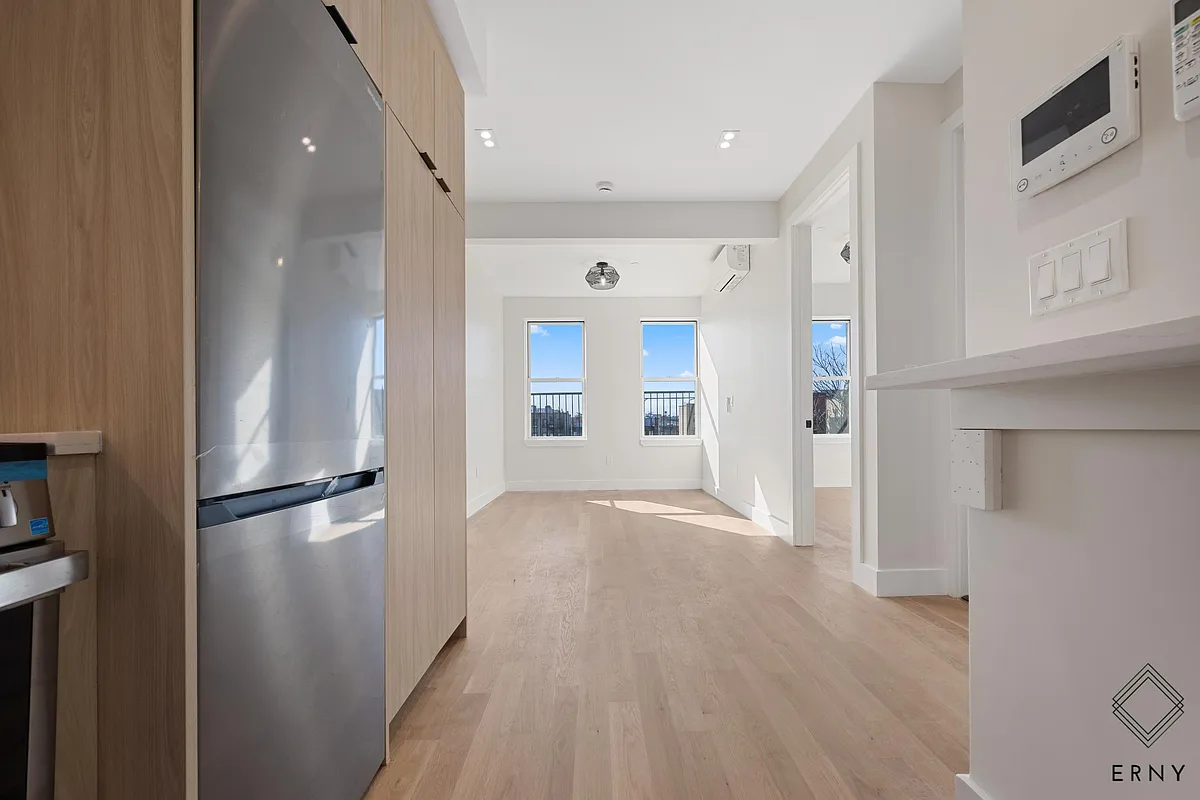 Building Photo - 1080 Rogers Ave #3P