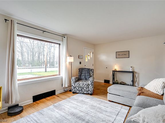 5th image of 144 Perry Dr NW