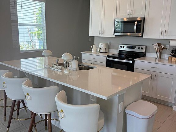2nd image of 389 Salisbury Cir