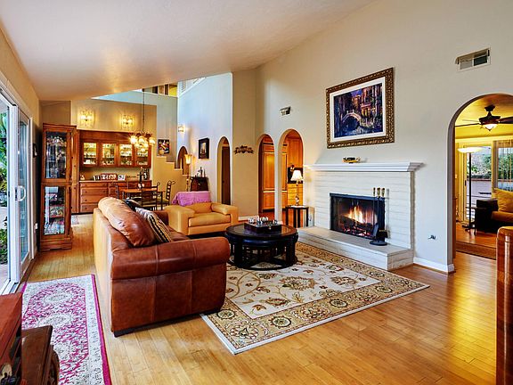 3rd image of 4304 Beverly Dr
