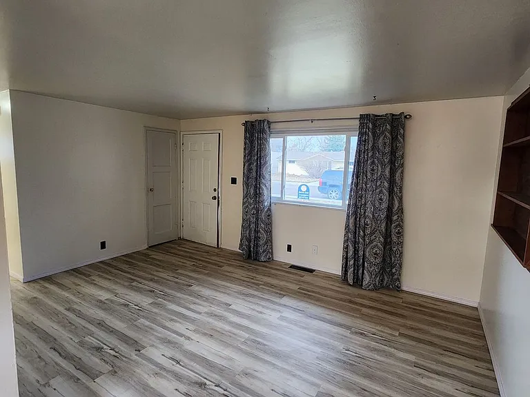 1426 Kearney Ave — Photo 3