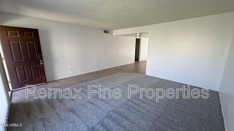 3 bed, 2.0 bath, 1298 sqft, $1,810 — Photo 2