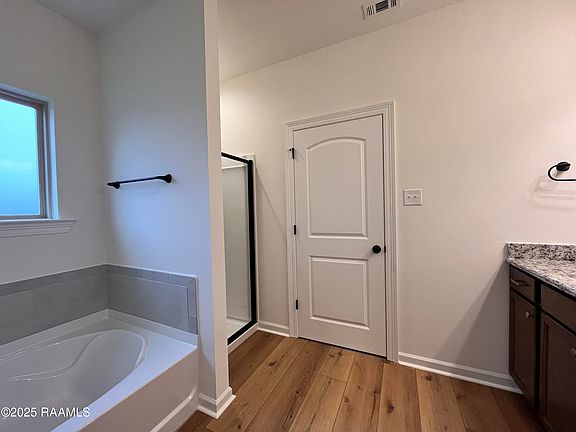 5th image of 102 Tatum Ln