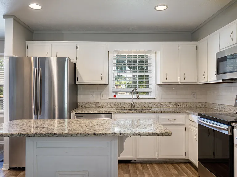 3638 Thorndike Dr — Photo 16