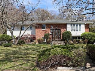 80 Lauren Ave, Dix Hills, NY 11746