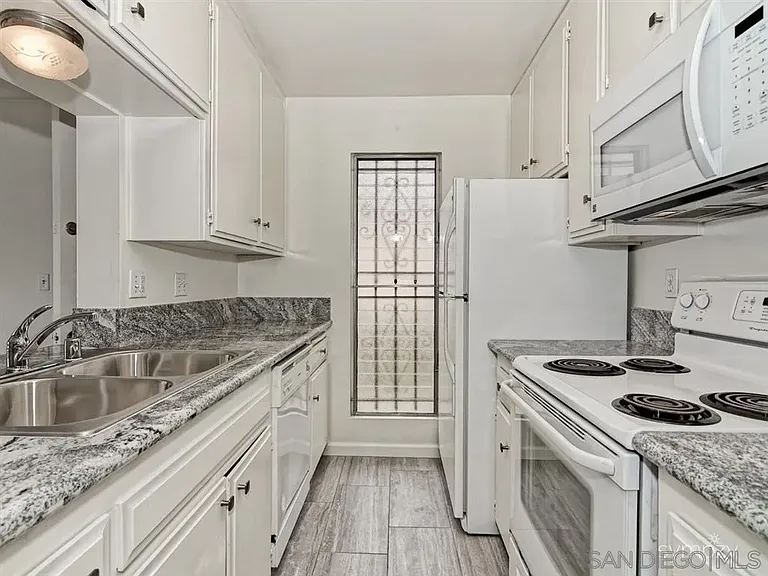 962 Loring St #2B — Photo 3