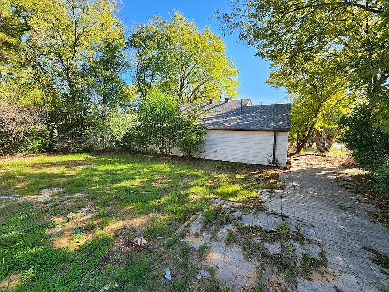 1516 Lindsey St — Photo 20