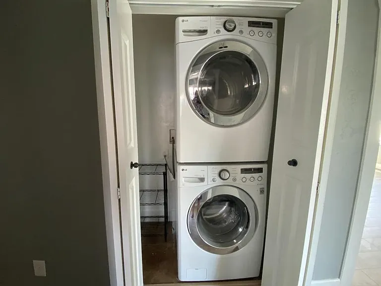 348 E Hollywood Ave — Photo 12
