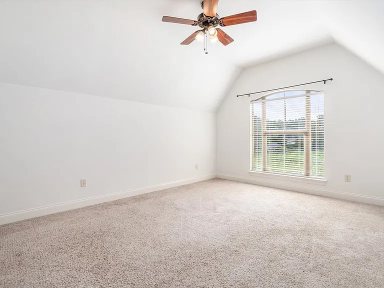 1060 Linlen Ave — Photo 16