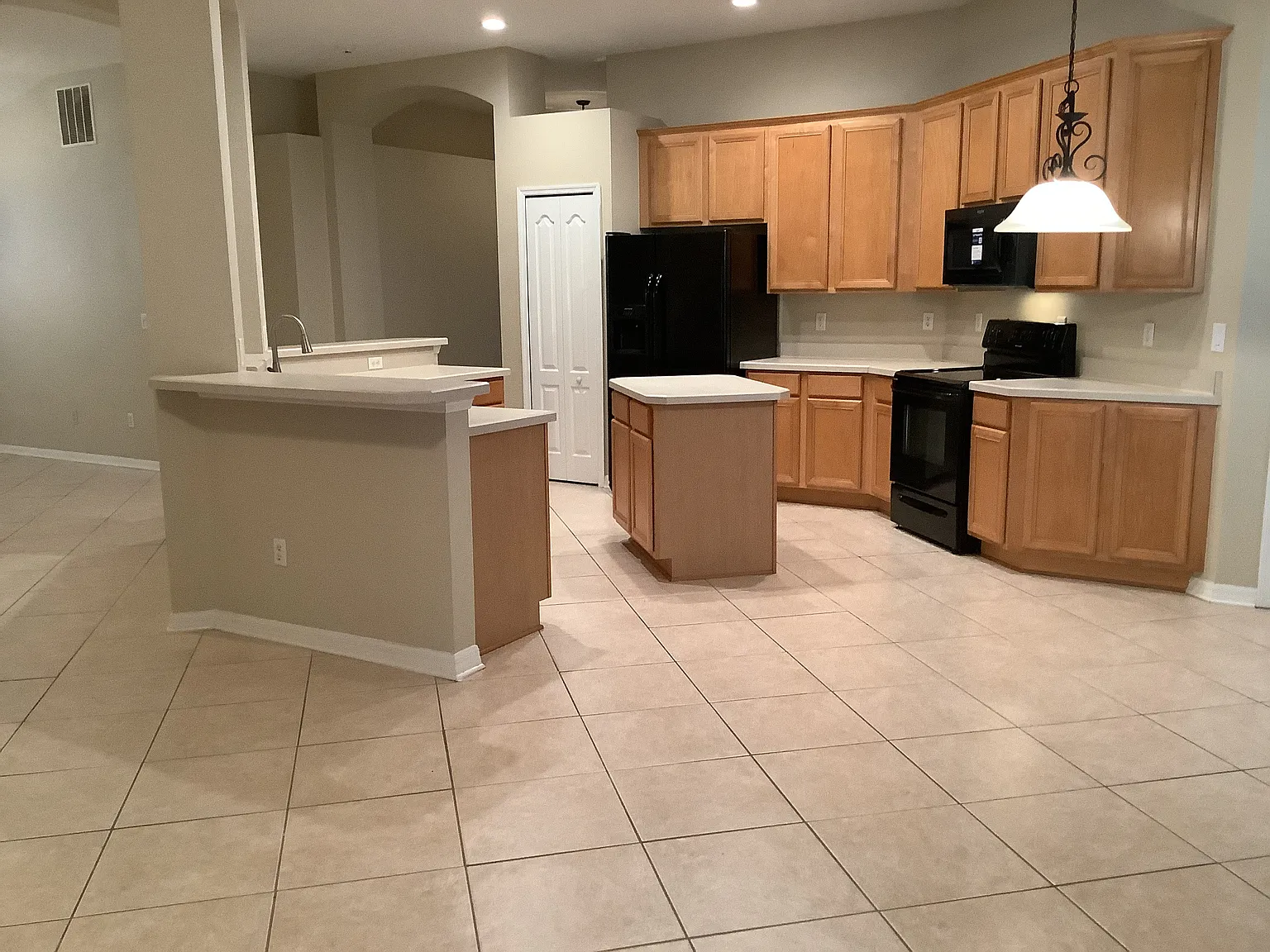 3 bed, 2.0 bath, 1765 sqft, $2,525 — Photo 3
