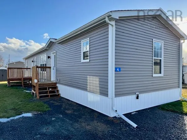 4 Owen Ave, East Hants, NS B0N 1Z0