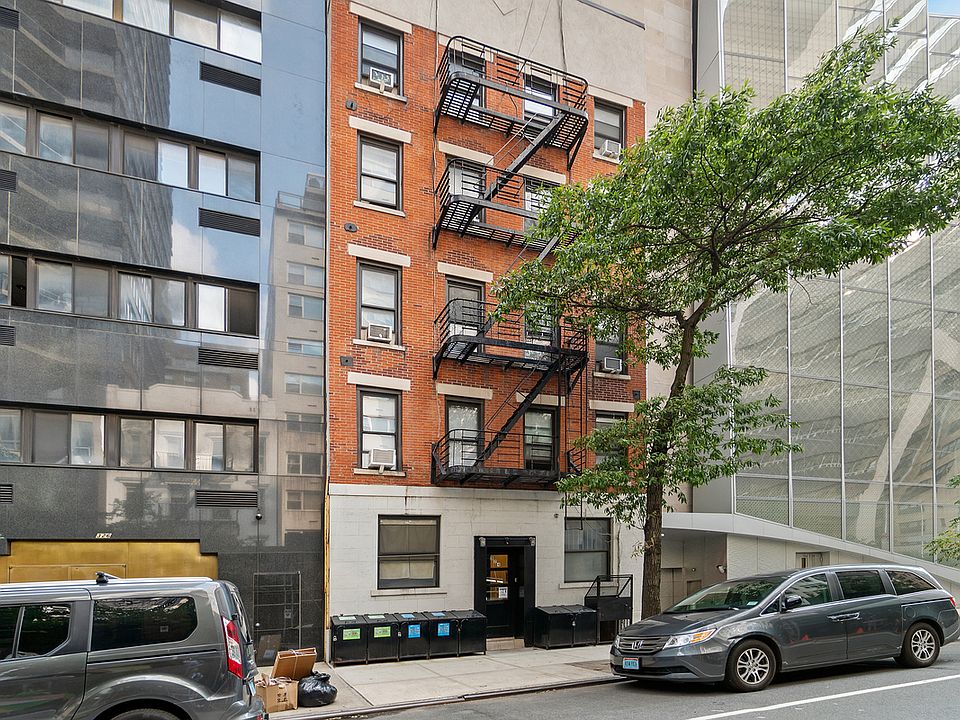 1st image of 324 E 4th St #10