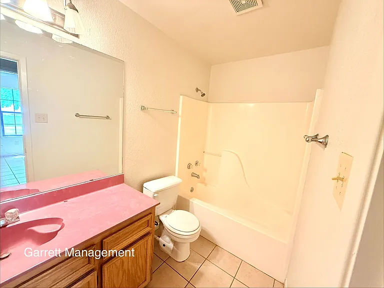 1703 Taylor St — Photo 4