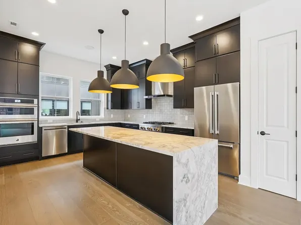 274 Dickenson St, Columbus, OH 43215