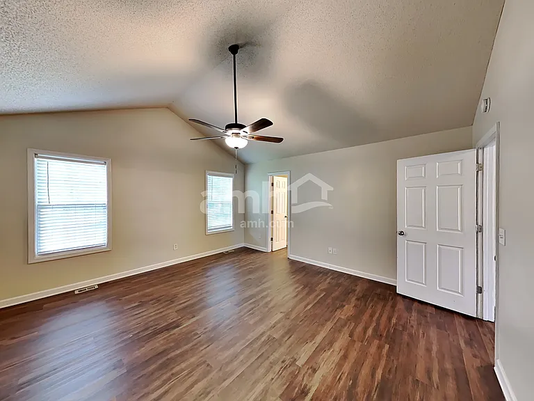 172 Barrington Ln — Photo 8
