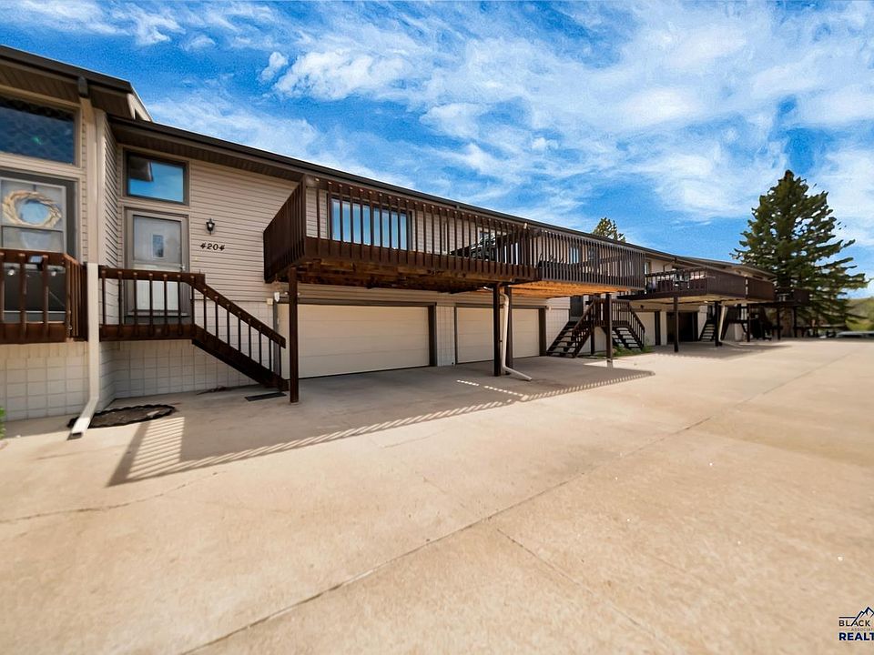 1st image of 4204 Foothill Dr