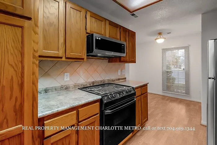 9451 Kings Falls Dr — Photo 11