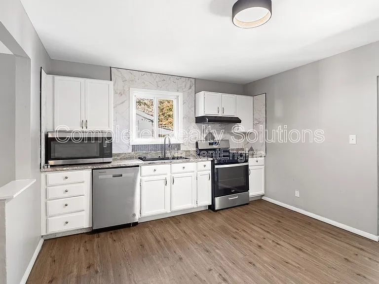 221 Barto Dr — Photo 6